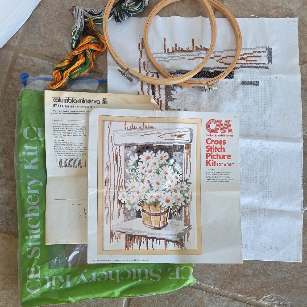 Vintage Columbia-Minerva Cross Stitch Picture Kit Daisies
